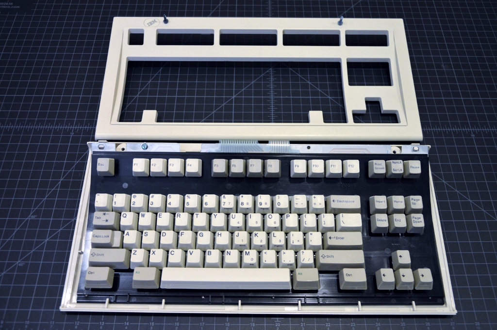IBM model M 84-key (space saving) (1392934) 21 JAN 88